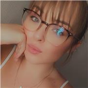 Étudiante en sciences de l'éducation déterminée à vaincre les lacunes de français de façon pédagogique